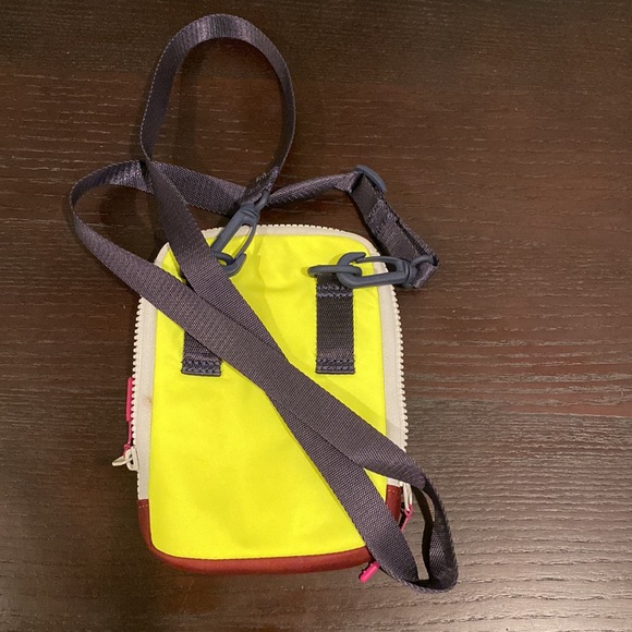 Lululemon crossbody bag - Picture 4 of 6